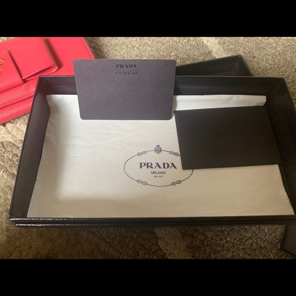 Gorgeous! Authentic Pink Prada Wallet - Picture 13 of 13